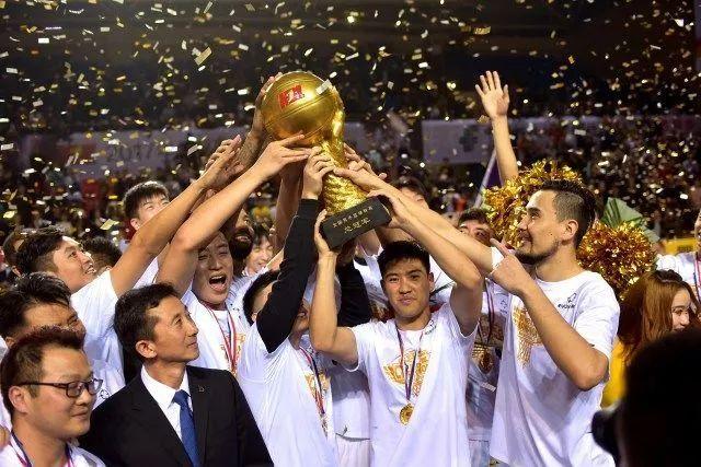 恩比德缺阵！76人G2先发：马克西、VJ、乌布雷、乔治、庄神